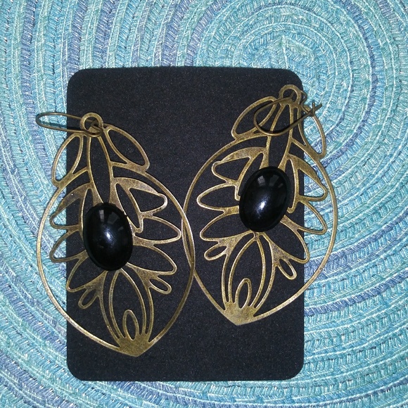 Black and brass color earrings - Picture 2 of 2